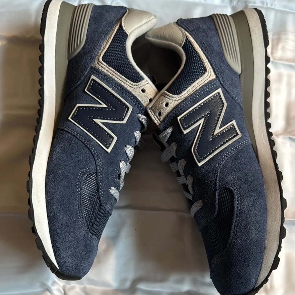 New Balance Women’s  Blue Sneakers - Picture 3 of 8